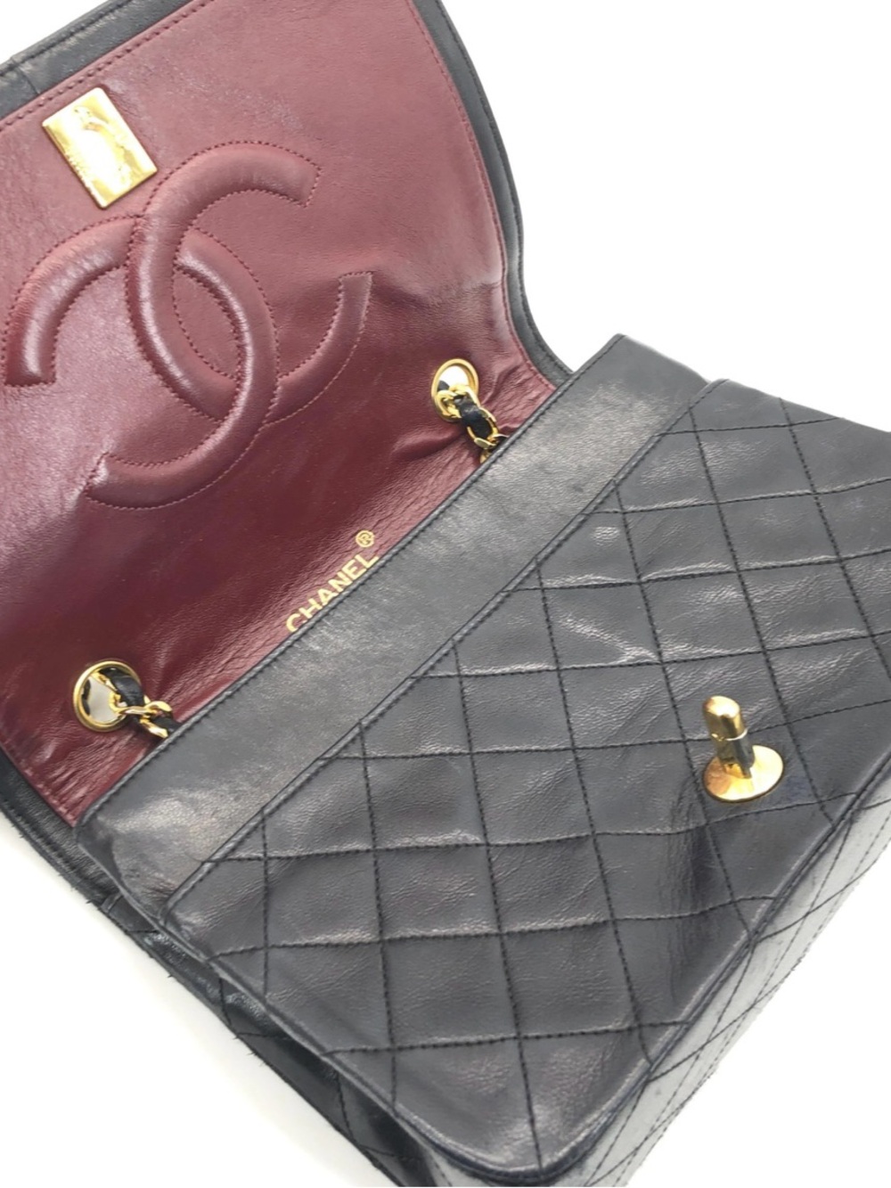 CHANEL Black Quilted Shoulder Bag with Gold Chain Strap
